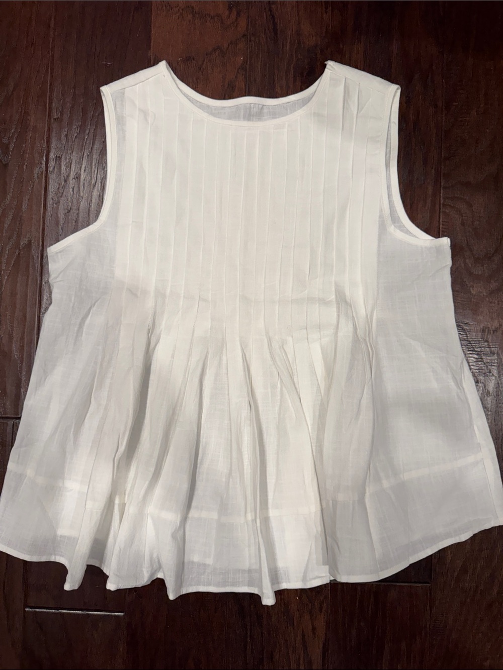 Women’s Sleeveless Pintuck Peplum Top - White